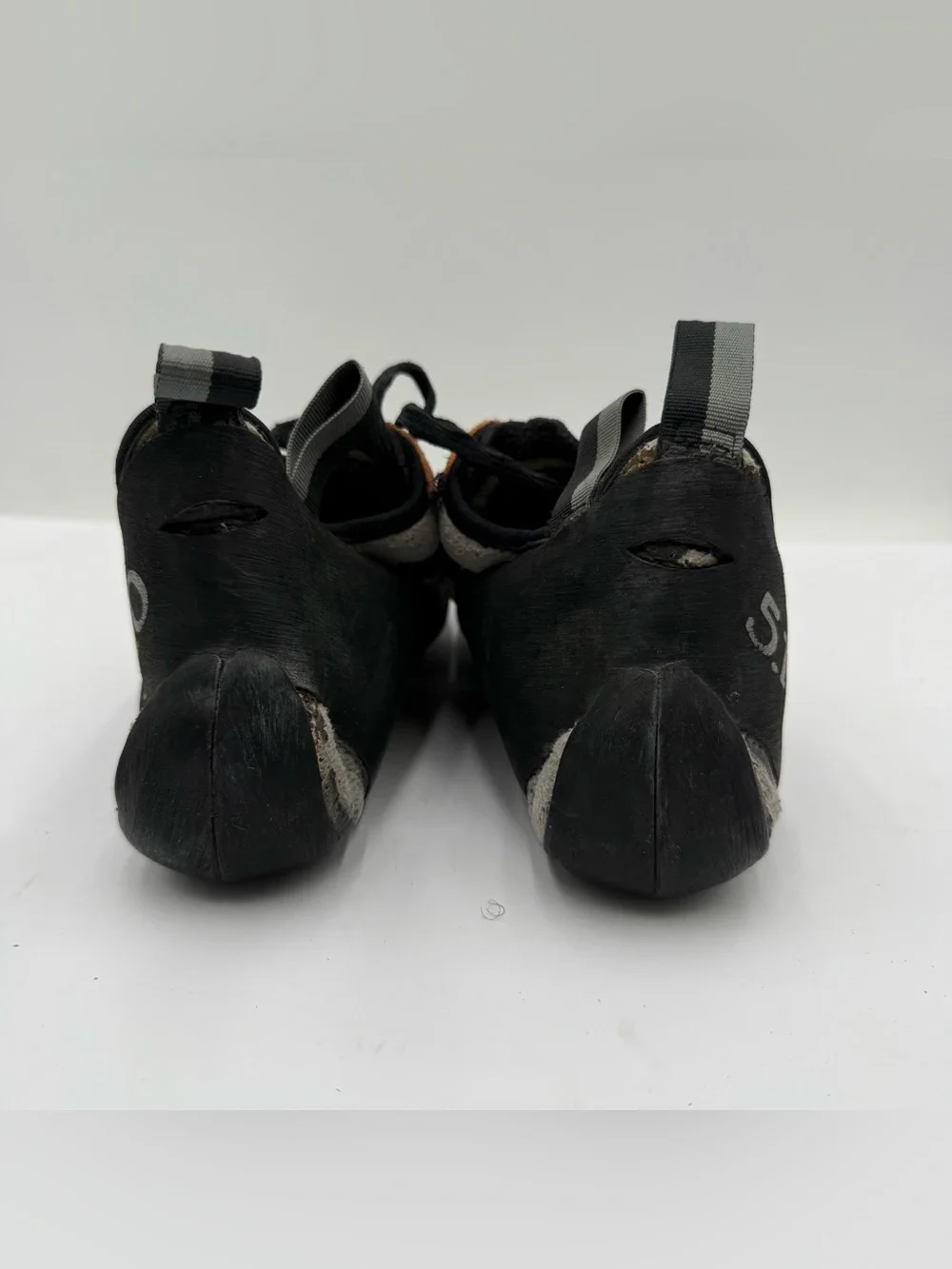 B44 5.10 Five Ten Stealth Orange Suede Lace Up Climbing Shoes Men’s Size 9.5